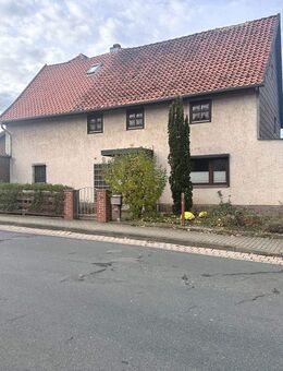Schellerten-Wendhausen: Einfamilienhaus mit Balkon, Sauna und Garage - Schellerten