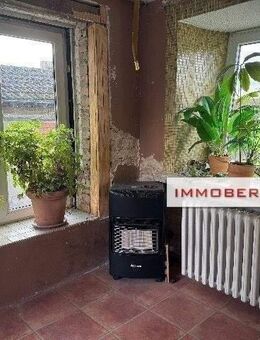 IMMOBERLIN.DE - Charmantes Einfamilienhaus mit Ausbaupotenzial, Südwestgarten & Garage in ländlicher Lage - Britz