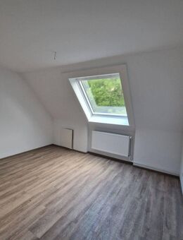Renovierte DG Wohnung sucht neue Mieter - Wilhelmshaven