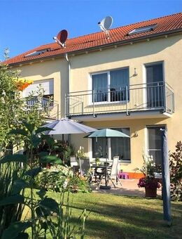 Neuwertige Doppelhaushälfte - auch als Zweifamilienhaus nutzbar - Adelsdorf