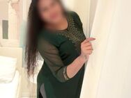 Thenmozhi Tamil girl in Town - Frankfurt (Main) Gallus