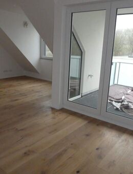 Neue helle Dachgeschoßwohnung mit moderner Heiztechnik im Energiesparhaus Bonn-Endenich - Bonn