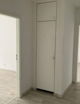 Tolle EG Wohnung mit grauem Laminat! - Monheim (Rhein)