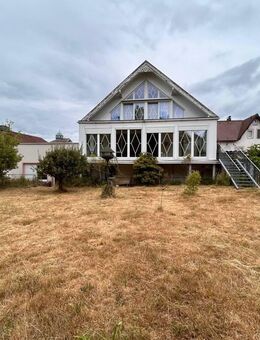 Interessante Kapitalanlage mit 2 großen Wohnungen und einer Gewerbeeinheit direkt in Neustadt - Neustadt (Coburg)