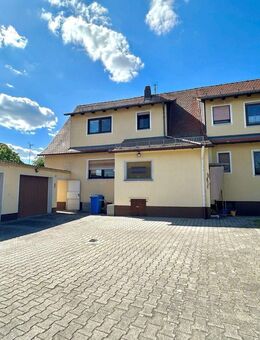 Kemnath ~ Gepflegtes 2-Familienhaus mit tollem Grundstück in ruhiger Lage ~ zwei Garagen ~ Großer Balkon uvm. - Postbauer-Heng (Markt)