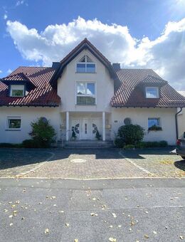 Charmante Maisonette mit 3 Zimmern, 2 Bädern und schönem Weitblick vom Balkon über Alt-Arnsberg - Arnsberg
