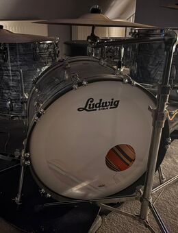 Ludwig Classic 22 Sky blue, Darkcustom Cymbals, Rogers Dynasonic, Iron Cobra 200 - Bergisch Gladbach