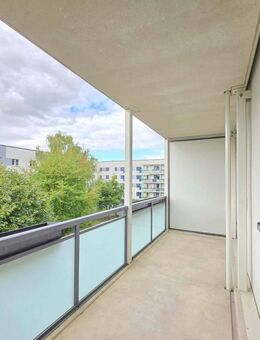 Großer Sonnenbalkon zum Wohlfühlen... - Magdeburg