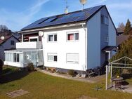 Attraktives Mehrfamilienhaus mit drei Wohneinheiten, Solaranlage und Photovoltaik, Doppelgarage, ca. 304 m² Wohnfläche und 861m² Grundstücksfläche - Rohr (Bayern)