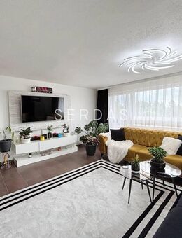 Schöne Doppelhaushäle mit Einliegerwohnung, 4-Stellplatz-Garage und 859 m² Grundstück - Hof