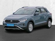 VW T-Roc, 1.5 TSI Life Dig, Jahr 2023 - Lehrte