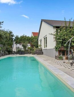 Kein 0815 - 110qm Einfamilienhaus + etwa 60qm ausbaufähige Dachfläche, Pool, Orangerie, uvm! - Adelschlag