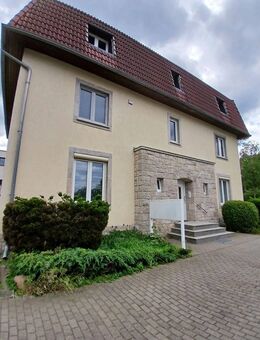 Geräumige 3-Raum-Wohnung mit EBK/ Stellplatz/ Terrasse/ Gäste-WC - Dessau-Roßlau