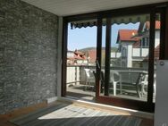 Schöne Dachgeschoss-Wohnung mit Sonnenterrasse, Garage und zusätzliche Räume im EG - Süßen