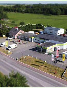 Wohnhaus mit Hallen auf Gewerbegrundstück - Garding