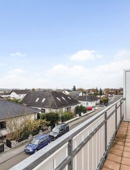 Helle Dachgeschosswohnung mit Balkon in ruhiger Lage - Buseck