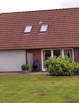 Ensemble von vier Doppelhäusern mit zwei Doppelgaragen in Strandnähe (200-250m). - Friedrichskoog