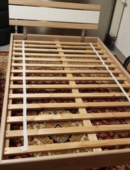 Bett & Lattenrost 140×200 ohne Matratze wie neu - Lahr (Schwarzwald)