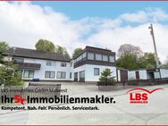 Wohnhaus mit Lager, PV + 4 Garagen auf 3.000 m² Grundstück - Schwenningen (Baden-Württemberg)