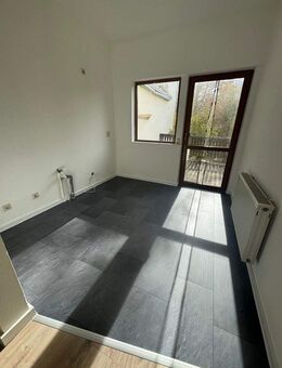 helle 2 Zimmer-Wohnung mit Loggia am Postplatz - Naumburg (Saale)