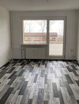 2-Raum-Wohnung mit Wanne und Balkon! - Oschersleben (Bode)