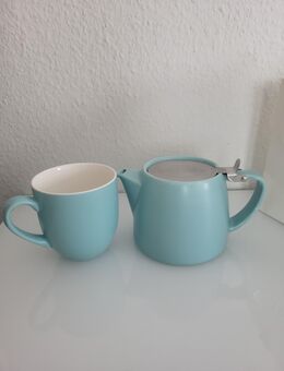 Kleine Teekanne mit Tasse - Düsseldorf