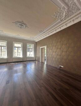 Luxuriöse 4-Raum-Wohnung mit ca. 154 m², Whirl-Poolwanne & einem gepflegten Garten in zentraler Lage von Meerane - Meerane