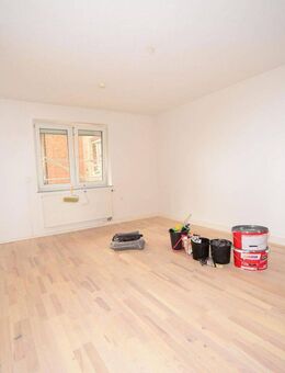 2 Zimmer Wohnung m. Echtholz Parkett, ideal für Single oder Paar. 1. OG - Nürnberg