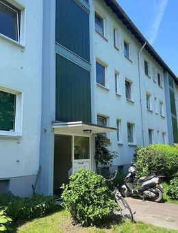 WIR HABEN SANIERT // 3 Zimmer im 1. Obergeschoss mit Balkon // Bilder folgen - Duisburg