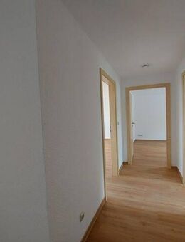 Helle 3-Raum-Wohnung mit Gartennutzung - Oschersleben (Bode)