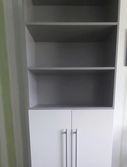 Büromöbel: Schreibtisch, Aktenschrank, Rollcontainer - Kelberg