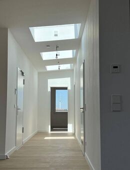 Erstbezug Schillerkiez: Lichtdurchflutet, große Holzterrasse und Fernsehturm-Blick - Berlin