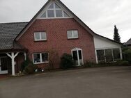 Hofstelle mit 3-Familienhaus und Hallen - Hüllhorst