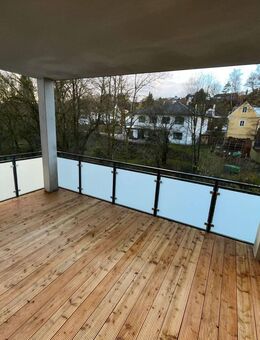 Freundliche 3-Zimmer-Wohnung mit großem Balkon, Einbauküche und Tiefgarage - Reischach