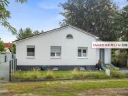 IMMOBERLIN.DE - Energieeffizienter Bungalow mit großer Westterrasse in familienfreundlicher Lage - Berlin