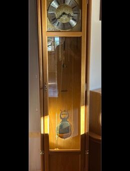 Schöne funktionsfähige Standuhr - klassisches Design - Thierstein