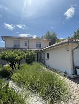 Neuwertige Villa im toskanischen Stil mit tollem Grundstück - Stelzenberg