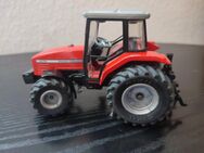 Traktor -Schlepper Massey Ferguson 4270 aus Metall in Rot mit Zubehör - Ludwigsburg