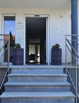 SCHALLSTADT - TOP OBJEKT - sehr schöne, exklusive und massivgebaute Doppelhaushälfte - Bad Krozingen