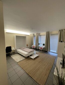 Schöne 2-Zimmer Wohnung mit 2 Balkonen in Düsseldorfer Altstadt nähe Carlsplatz - Düsseldorf
