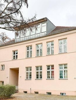 Wohnen mit Charakter: Bezugsfertige Dachgeschosswohnung mit Sonnenterrasse - Seddiner See