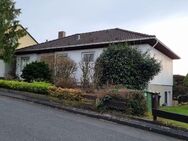 Schöner Bungalow mit herrlichem Weitblick in ruhiger Lage wartet auf neuen Wind.... - Niestetal