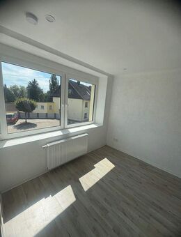 + + + SANIERTE 1 ZKB WOHNUNG HÜTTIGWEILER + + + - Illingen (Saarland)