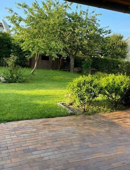 Charmante Hochparterre-Wohnung - 4 Zi. mit Garten, EBK und Garage - Neu Anspach
