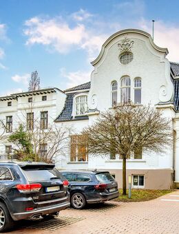 Historische Erwerbsmöglichkeit: Ehemalige Senatorenvilla mit Hafenblick - Lübeck