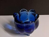 kleine kobaltblaue Formvase Glastulpe mit 3 Füßen aus Spaien Glasvase - Nürnberg
