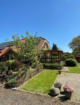 Gepflegtes, großzügiges Einfamilienhaus in sehr schöner, ruhiger Wohnlage in Rhauderfehn-Glansdorf mit Pferdestall und Weideflächen - Westoverledingen