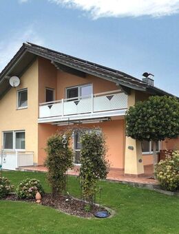 Viel Platz für die ganze Familie: Sehr großes Einfamilienhaus mit Gartenidylle in Hunderdorf - Hunderdorf