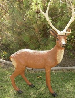 Dekofigur Hirsch stehend gross mit abnehmbaren Geweih - Hergisdorf