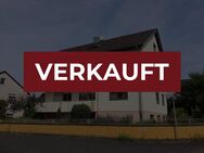 VERKAUFT - Großes 2-3 (4) Familienhaus mit Garagen u. Garten - Poppenhausen